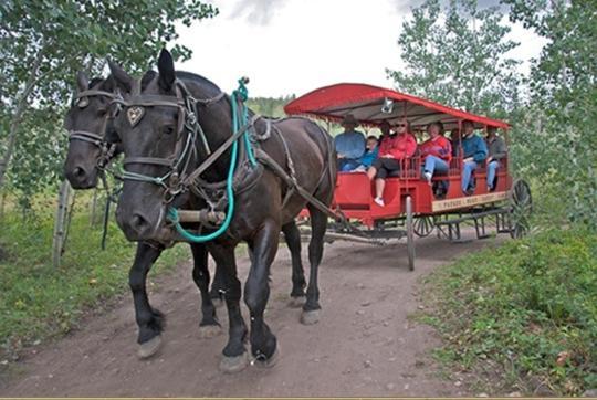 Parade Rest Ranch Уест Йелоустоун Екстериор снимка