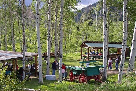 Parade Rest Ranch Уест Йелоустоун Екстериор снимка