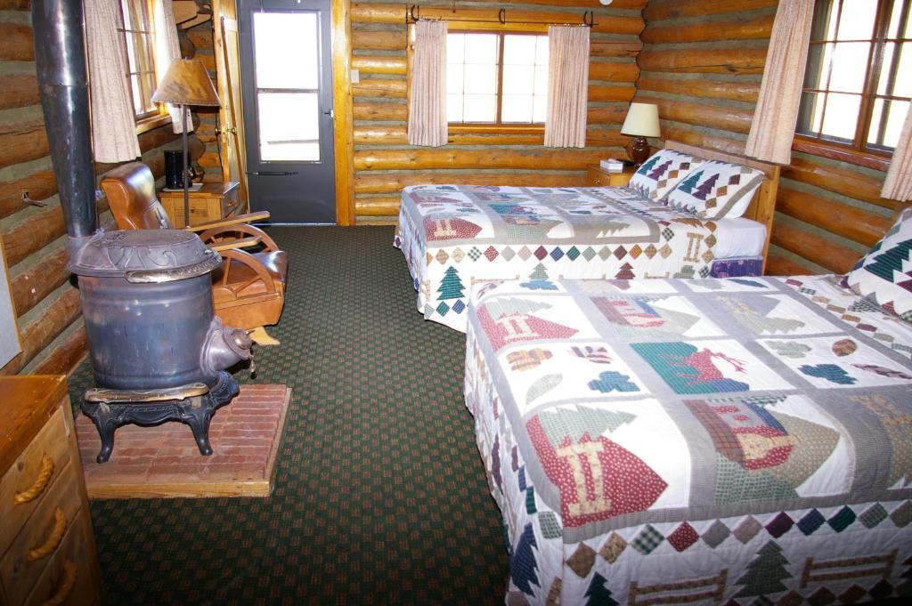 Parade Rest Ranch Уест Йелоустоун Стая снимка