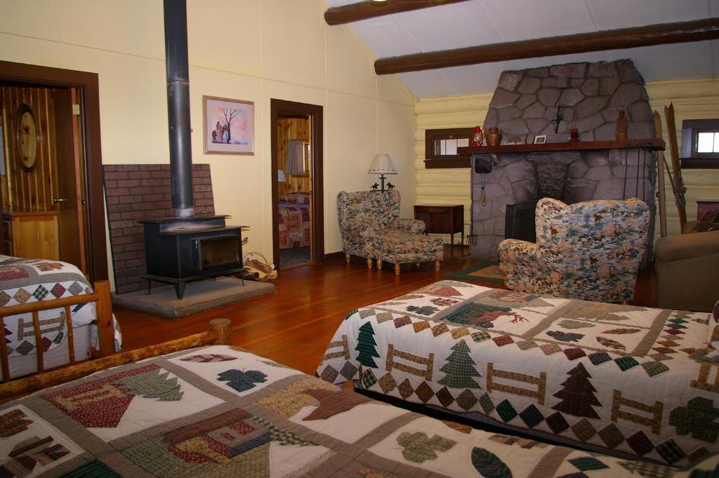 Parade Rest Ranch Уест Йелоустоун Стая снимка