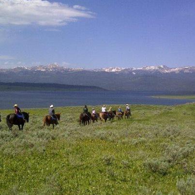 Parade Rest Ranch Уест Йелоустоун Екстериор снимка