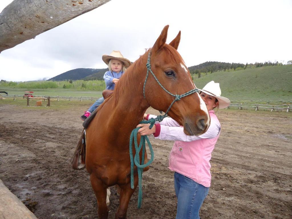 Parade Rest Ranch Уест Йелоустоун Екстериор снимка